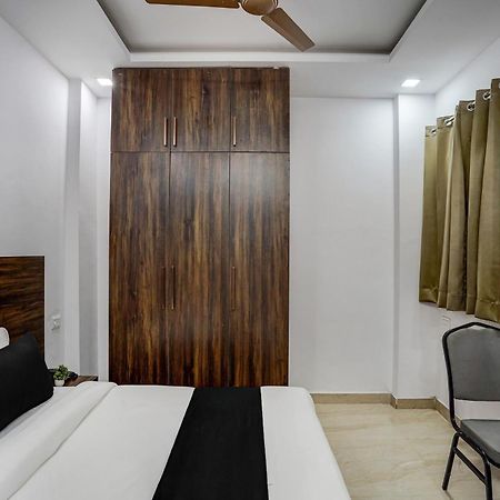 Townhouse Cloud Bay Hotel Gurgaon Bagian luar foto