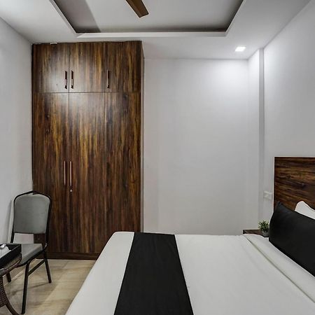 Townhouse Cloud Bay Hotel Gurgaon Bagian luar foto