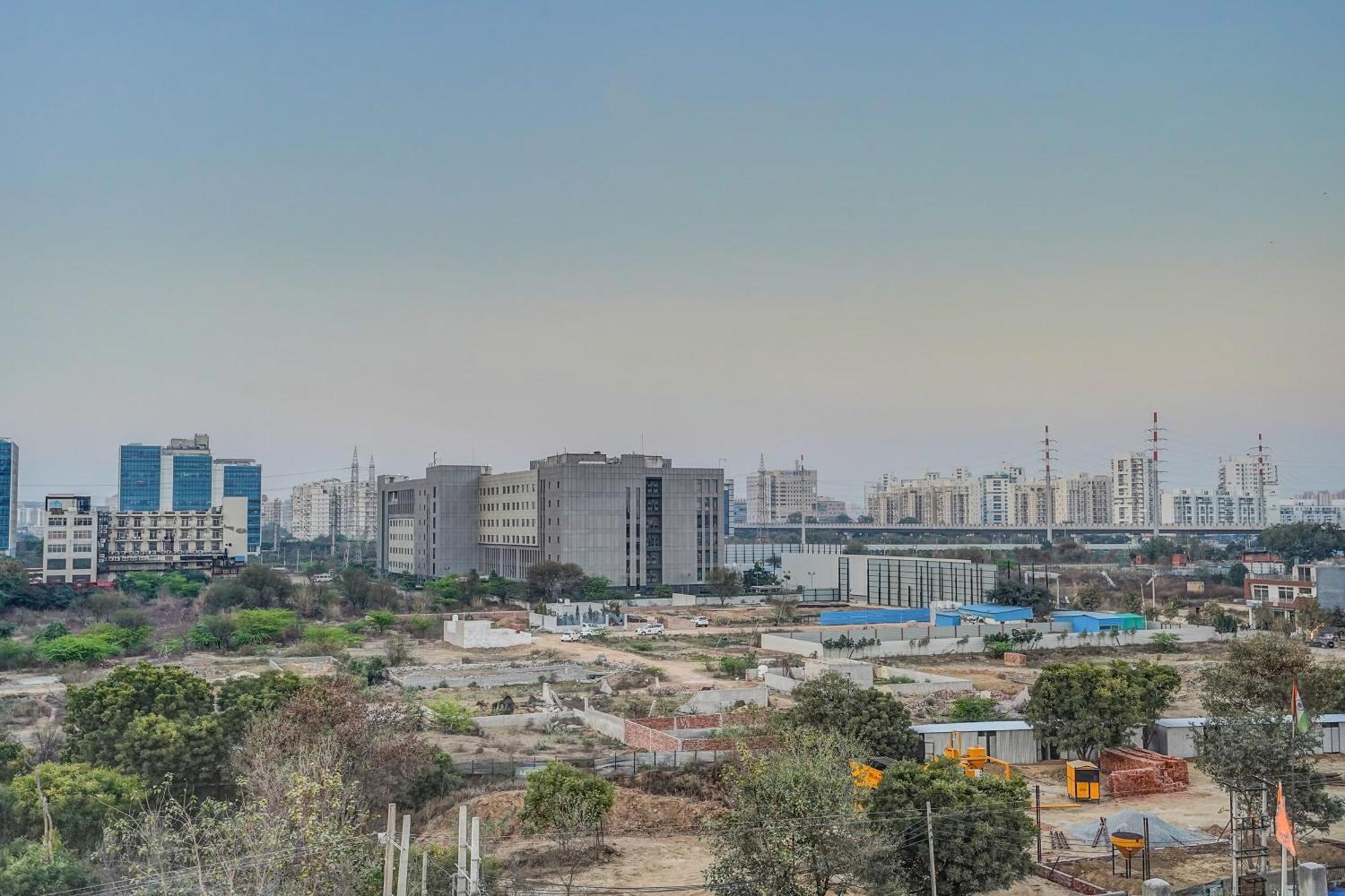 Townhouse Cloud Bay Hotel Gurgaon Bagian luar foto