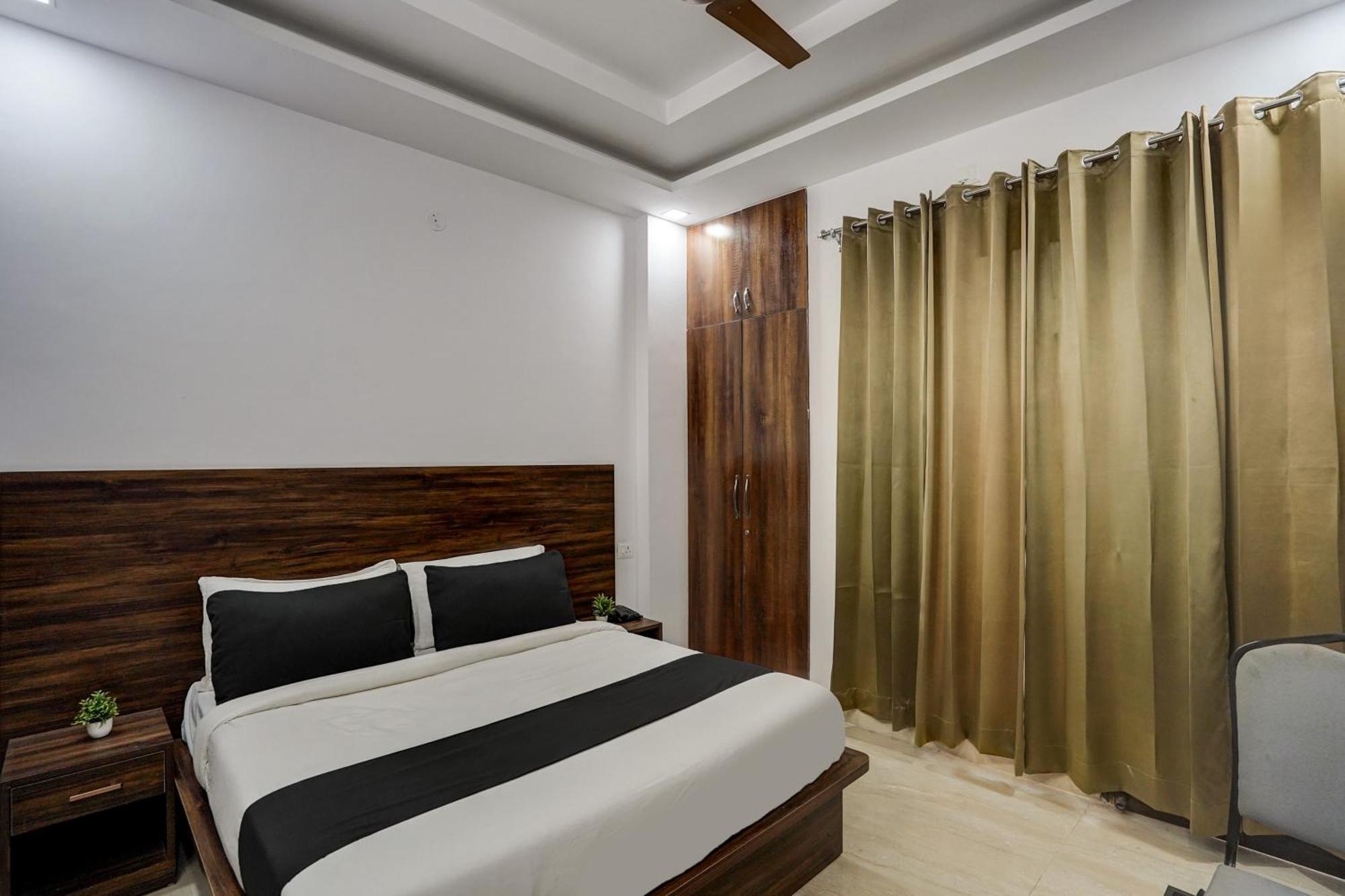 Townhouse Cloud Bay Hotel Gurgaon Bagian luar foto