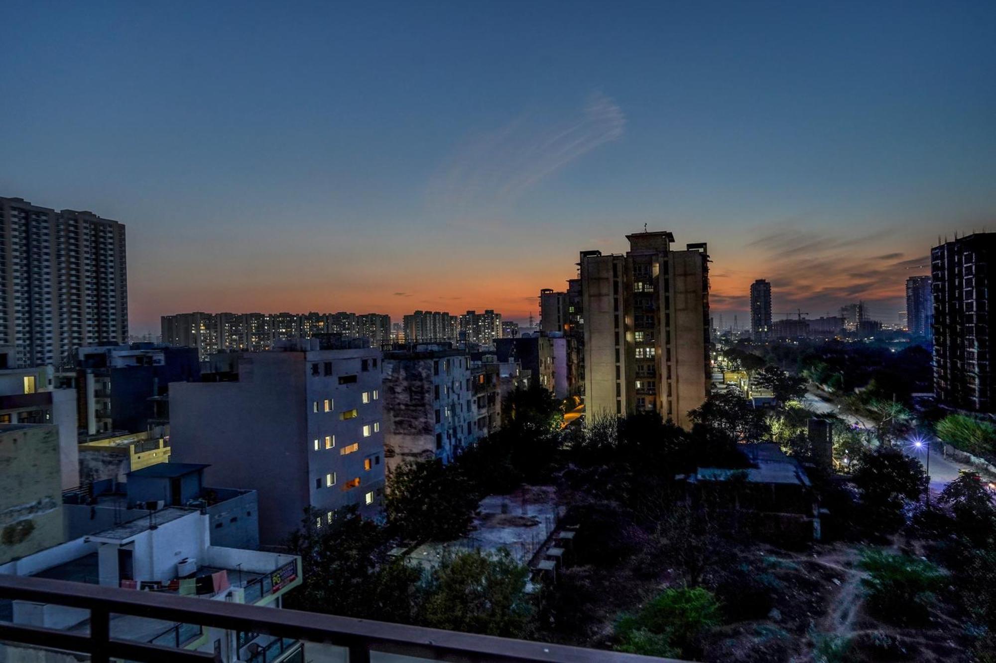 Townhouse Cloud Bay Hotel Gurgaon Bagian luar foto