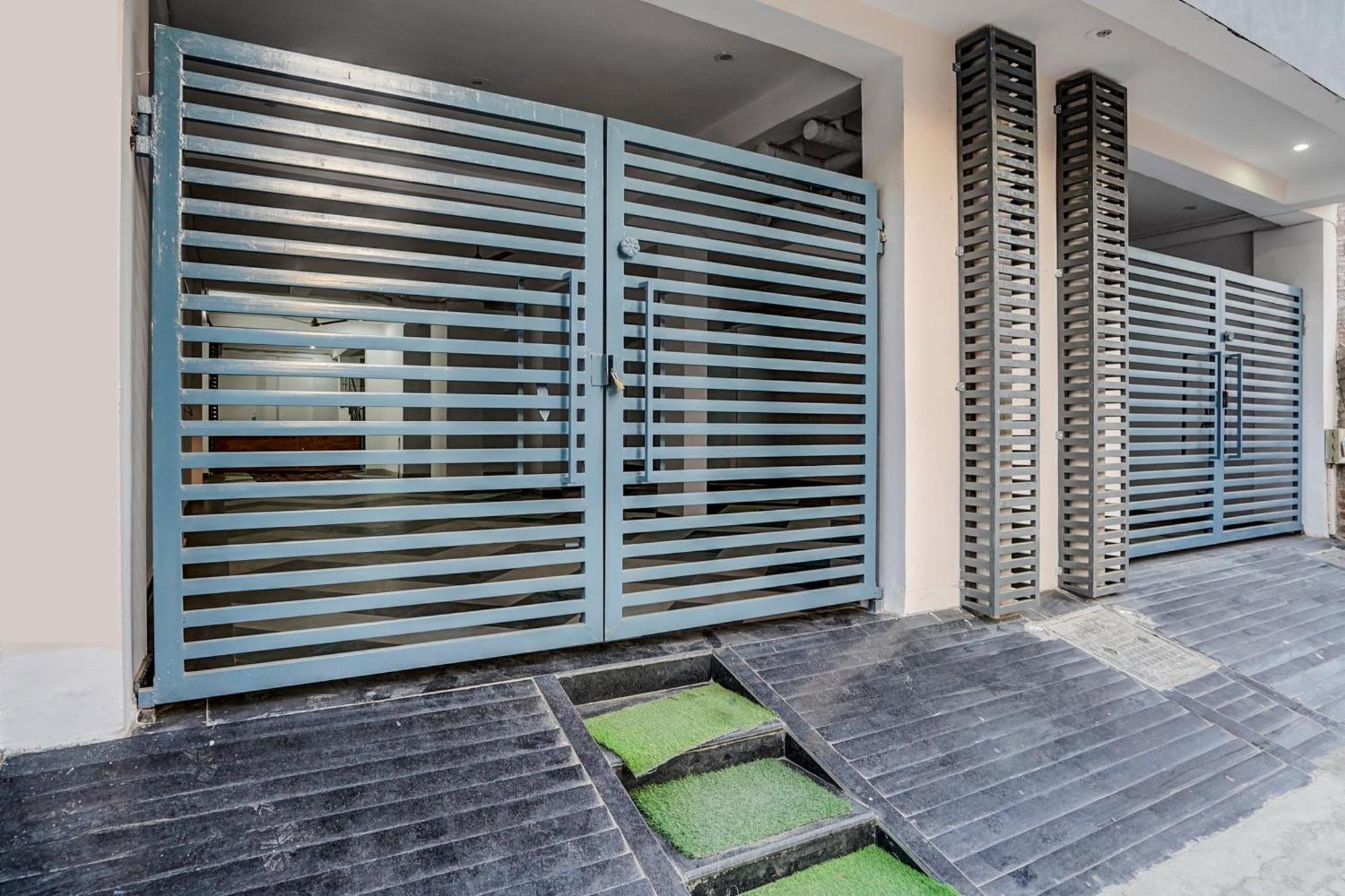 Townhouse Cloud Bay Hotel Gurgaon Bagian luar foto