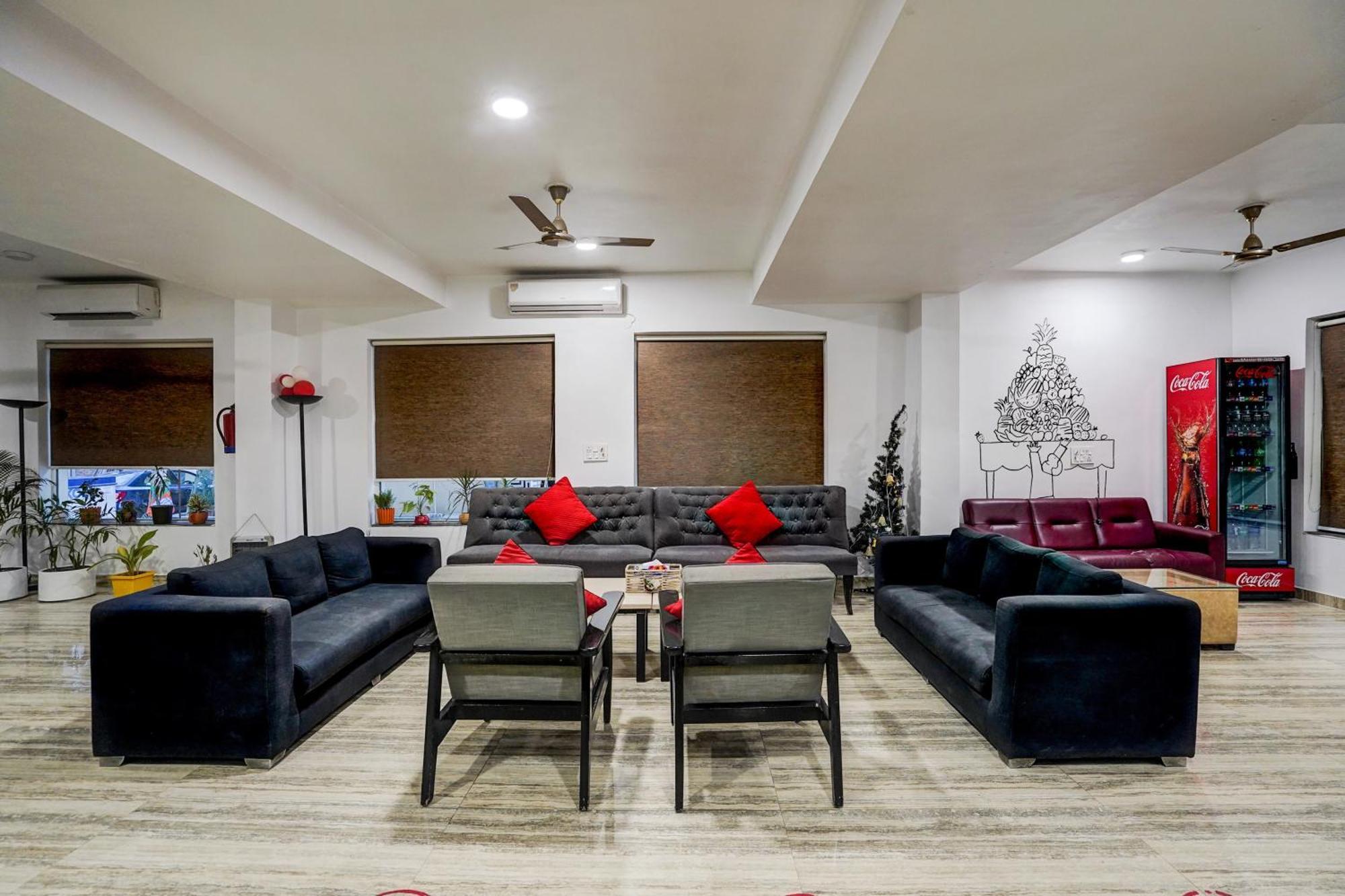 Townhouse Cloud Bay Hotel Gurgaon Bagian luar foto